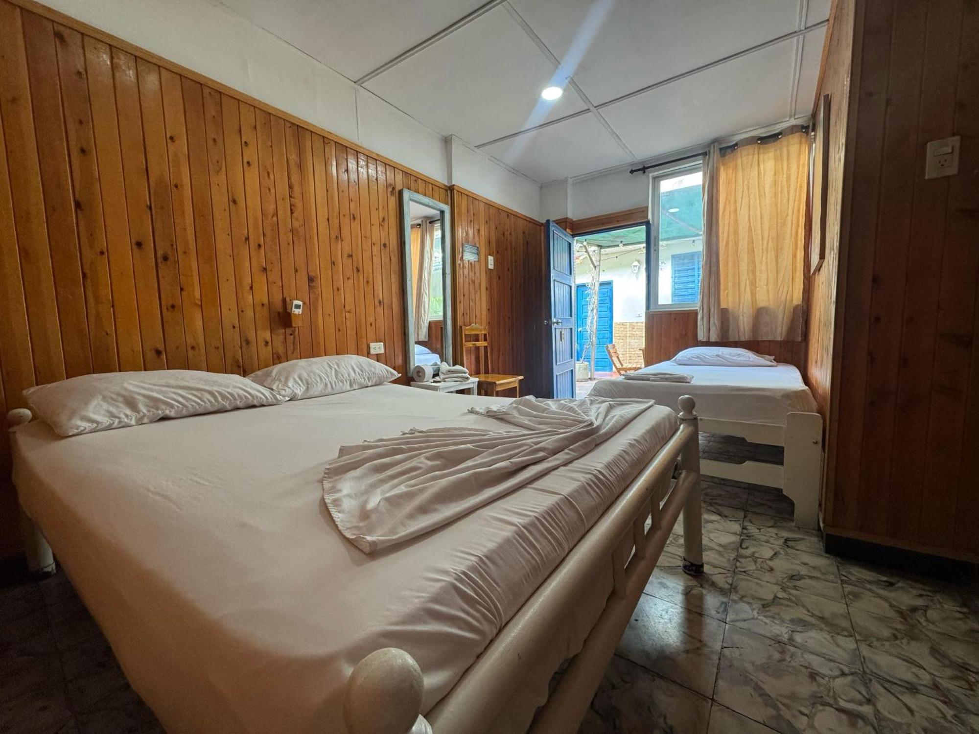Hostal Luna Llena Getsemani Cartagena エクステリア 写真